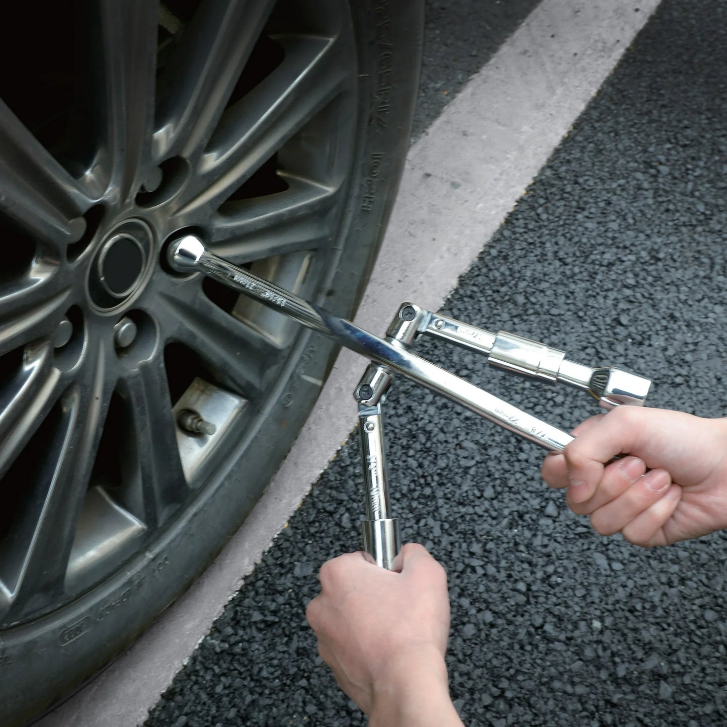 Heavy Duty Folding Lug Wrench, Carbon Steel, 14-inch Tire Iron, Chrome