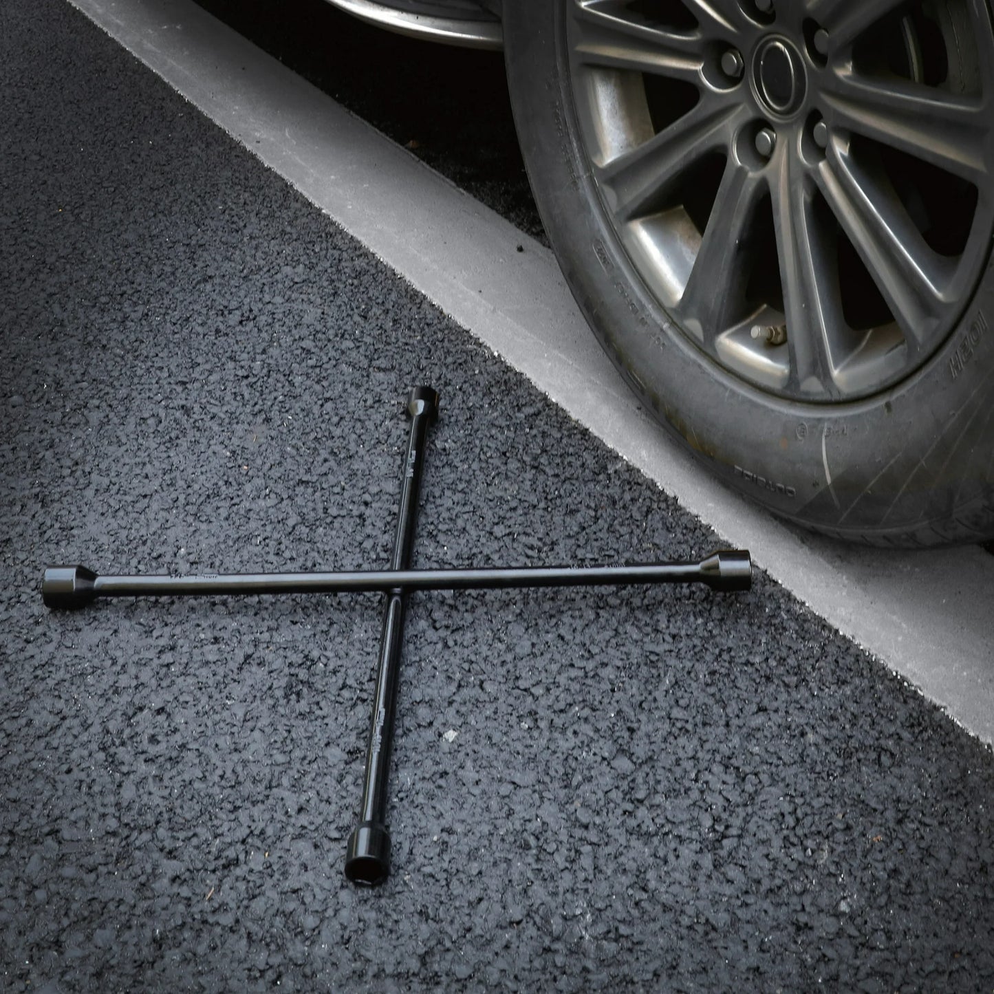 Heavy Duty Lug Wrench, Carbon Steel, Tire Iron 16-inch, Black